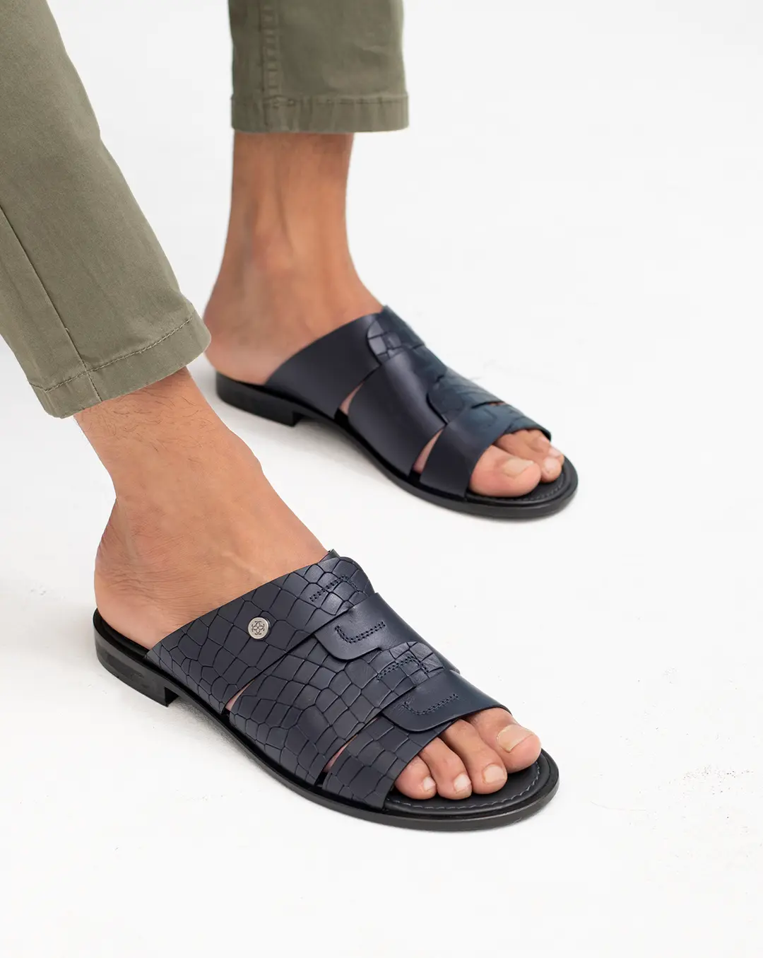 Chic Men's Croco Print Leather Slippers